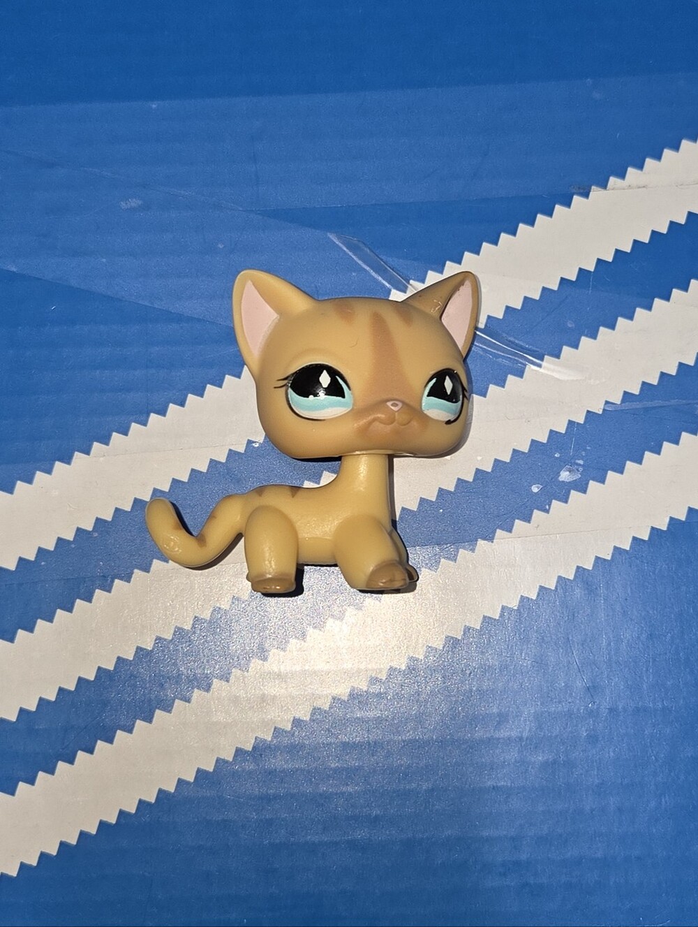 Littlest Pet Shop LPS Shorthair Cat Diamond Eyes Blonde